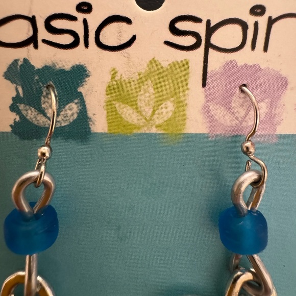 Basic Spirit Dangle Earrings - Picture 8 of 9